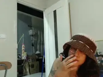 Chaturbate Live Sex Cam of alinawoolf_