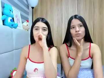Chaturbate Live Sex Cam of roseandmiah