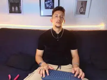 Chaturbate Live Sex Cam of maykol_victoria