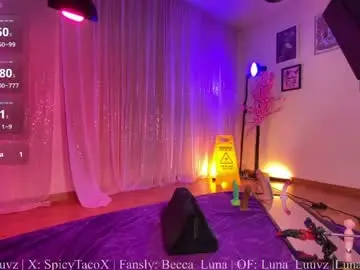 Chaturbate Live Sex Cam of luna_luuvz