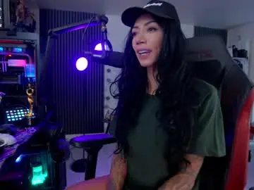 Chaturbate Free Porn Cam of evelyne92