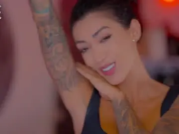 Chaturbate Nude Webcam of evelyne92