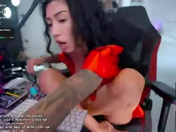 Chaturbate Free Porn Cam of evelyne92