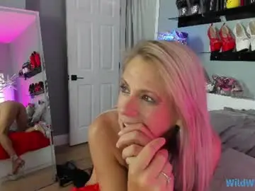 Chaturbate Live Sex Cam of wildwifebarbie