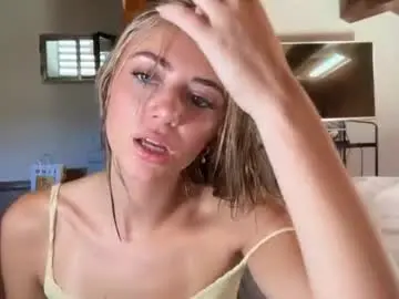 Chaturbate Adult Video Chat of honeyyy95