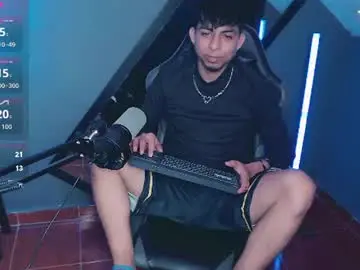 Chaturbate Live Sex Cam of mralpha_latino