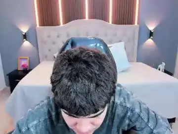 Chaturbate Live Sex Cam of tommy18__