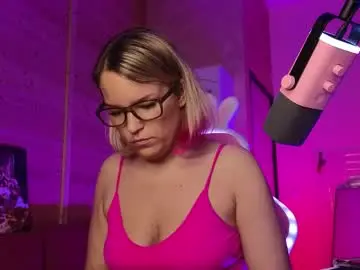 Chaturbate Free Porn Cam of findom_lady_shine