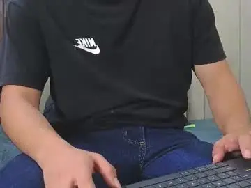 Chaturbate Live Sex Cam of latinshort