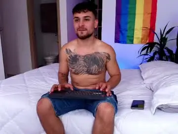 Chaturbate Best live sex cam show of aron_santoro1