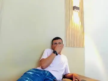 Chaturbate Free Live Porn of maxi_jones2