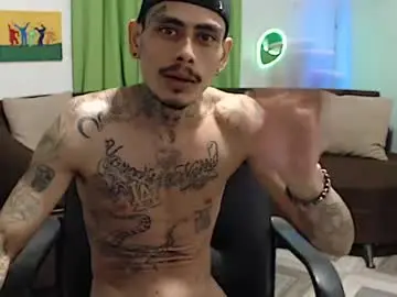 Chaturbate Live Sex Cam of alpha_zom