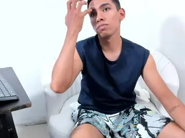 Chaturbate Live Sex Cam of latin_milk_18
