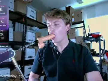 Chaturbate Live Sex Cam of deeyungguy