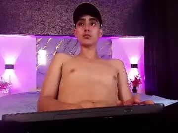 Chaturbate Live Sex Cam of logan_sky