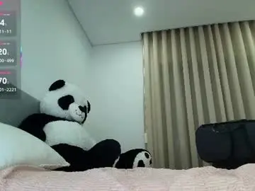 Chaturbate Live Sex Cam of angel_danm_milf