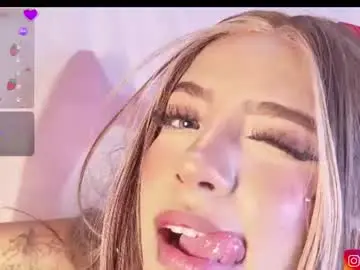 Chaturbate Free Porn Cam of emilyy_queen