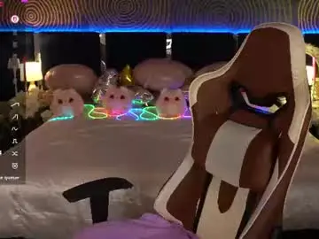 Chaturbate Live Sex Cam of emilycandys