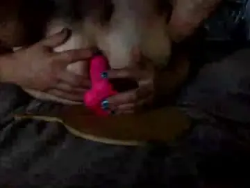 Chaturbate Live Sex Cam of magic_bus_adventures