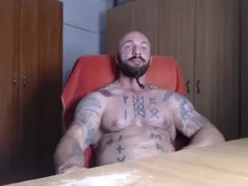 Chaturbate Live Porn of strongivan