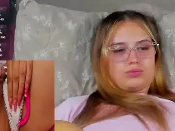 Chaturbate Live Sex Cam of shei1a_shy