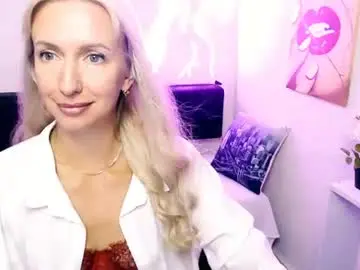 Chaturbate Live Sex Cam of cute_smile_shy