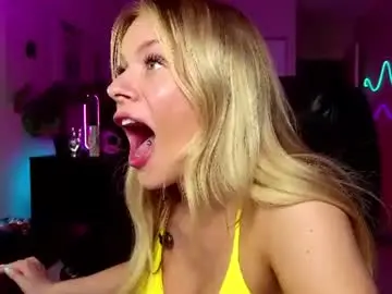 Chaturbate Live Sex Cam of oliviaowens