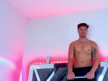 Chaturbate Live Porn of robertmiller21