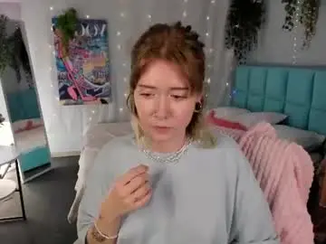 Chaturbate Live Sex Cam of elira_vane