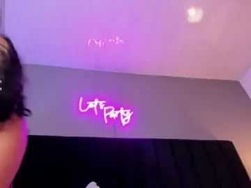 Chaturbate Live Porn of isaxcurves