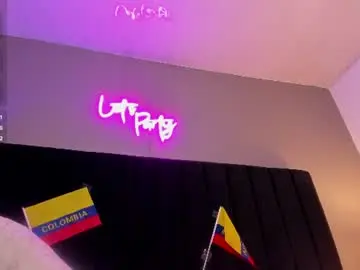 Chaturbate Free Porn Cam of isaxcurves