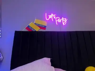 Chaturbate Live Sex Cam of isaxcurves