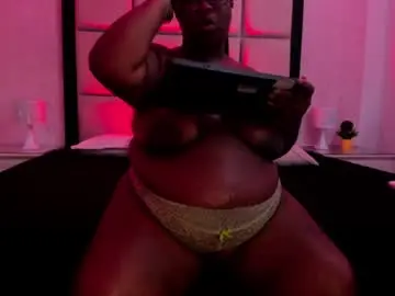 Chaturbate Live Sex Cam of treisyvixen