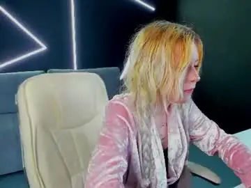 Chaturbate Live Sex Cam of kiki_peach