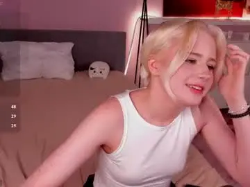 Chaturbate Live Sex Cam of kiki_peach
