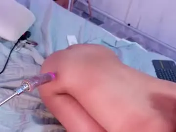 Chaturbate Free Live Porn of missjuliaa_