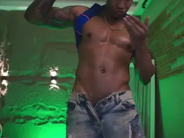 Chaturbate Live Sex Cam of logan_varela