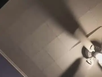 Chaturbate Live Sex Cam of olderguyplayin