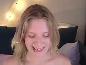 Chaturbate Live Sex Cam of viki_charm