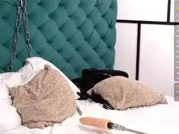 Chaturbate Live Sex Cam of shiny_lily