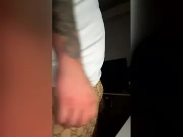 Chaturbate Live Sex Cam of killerbeexxx
