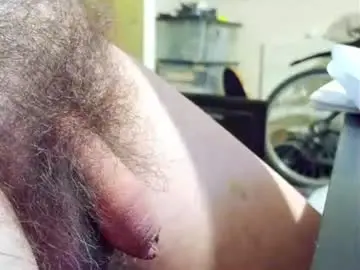 Chaturbate Free Porn Cam of smallhairyuncut