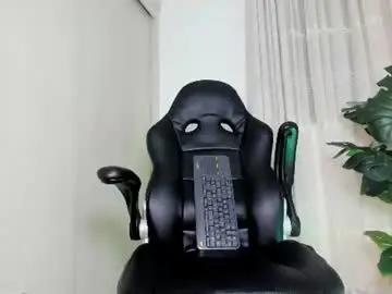 Chaturbate Live Sex Cam of biscuit_oliva_