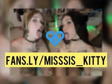 Chaturbate Nude Webcam of masterr_and_kittyy