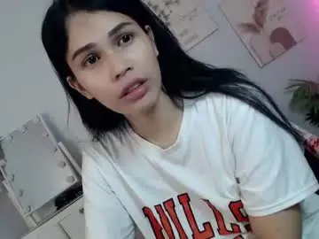 Chaturbate Live Sex of momi_khem019