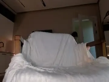 Chaturbate Live Sex Cam of ella_lee15