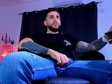 Chaturbate Sex Cam of mightyaaron
