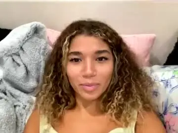 Chaturbate Live Sex Cam of heylightskn