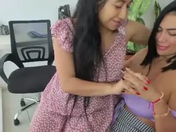 Chaturbate Live Sex Cam of emillybrowm