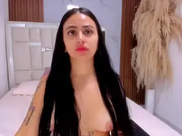 Chaturbate Live Sex Cam of emiily_cuteee